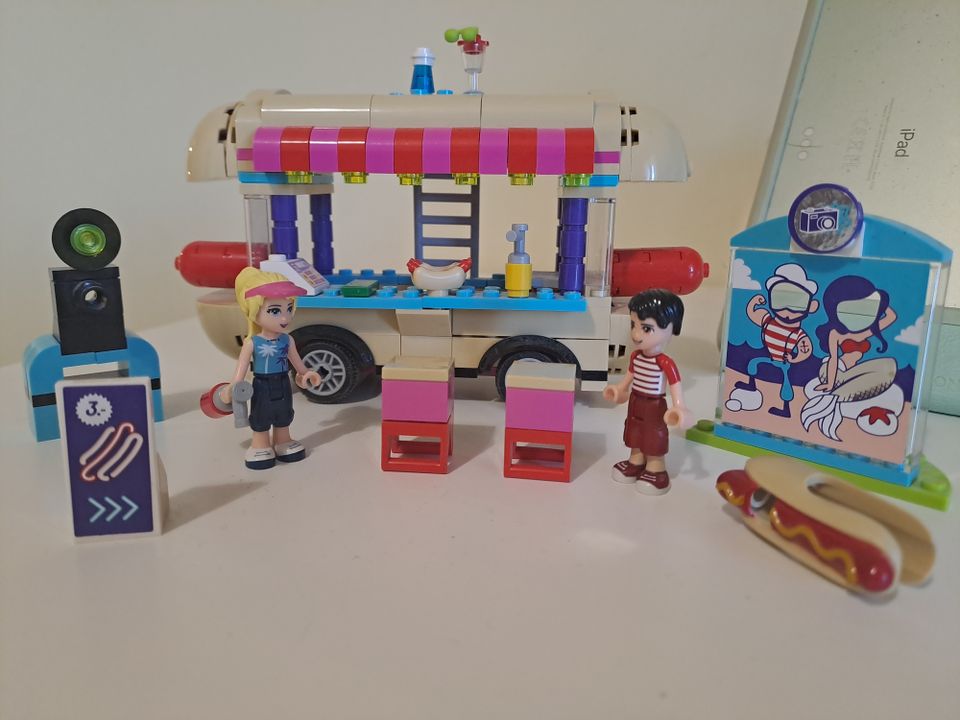 Lego Friends Huvipuiston nakkisämpyläauto