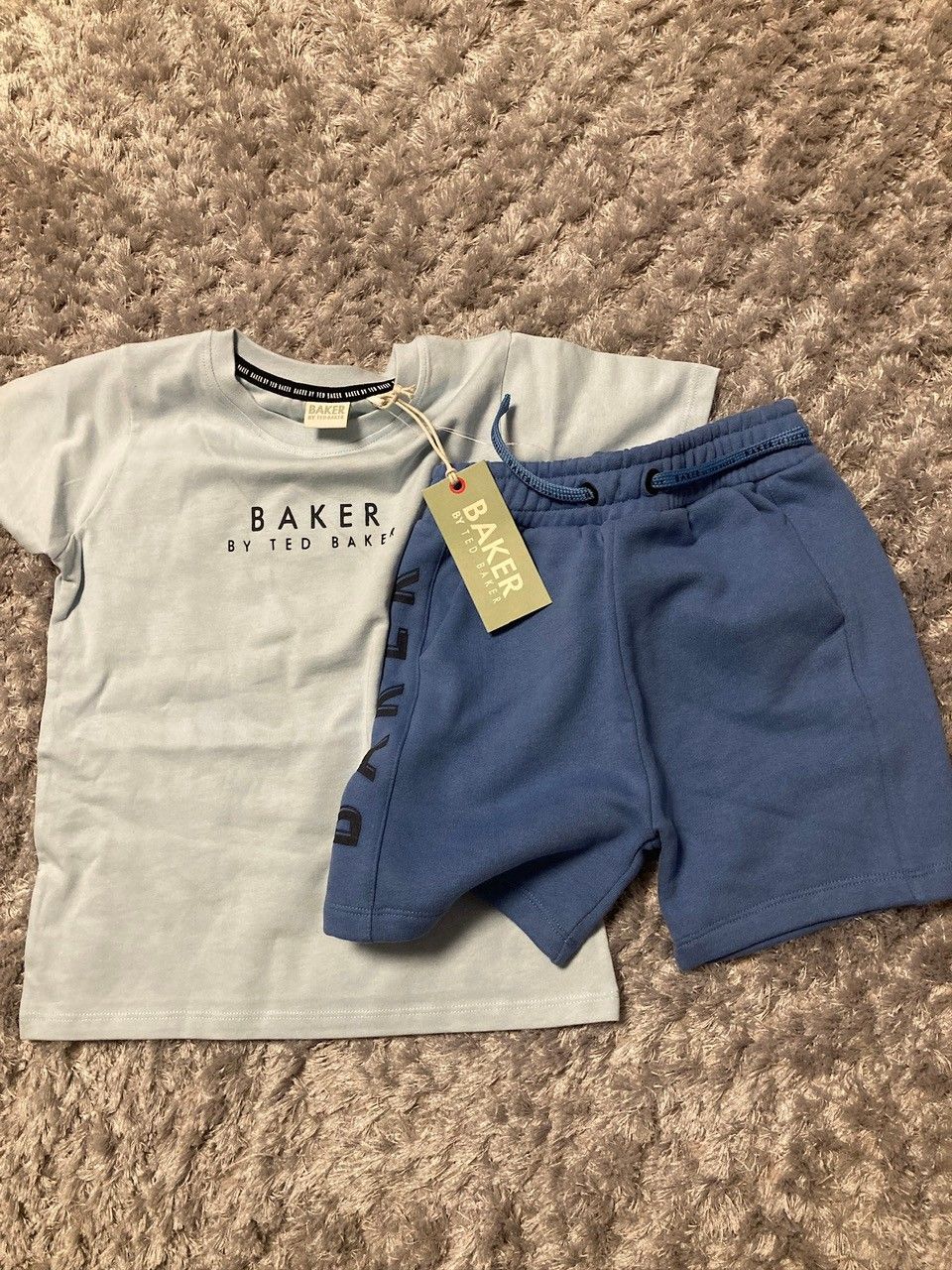 Uusi Ted Baker oloasu 5-6v