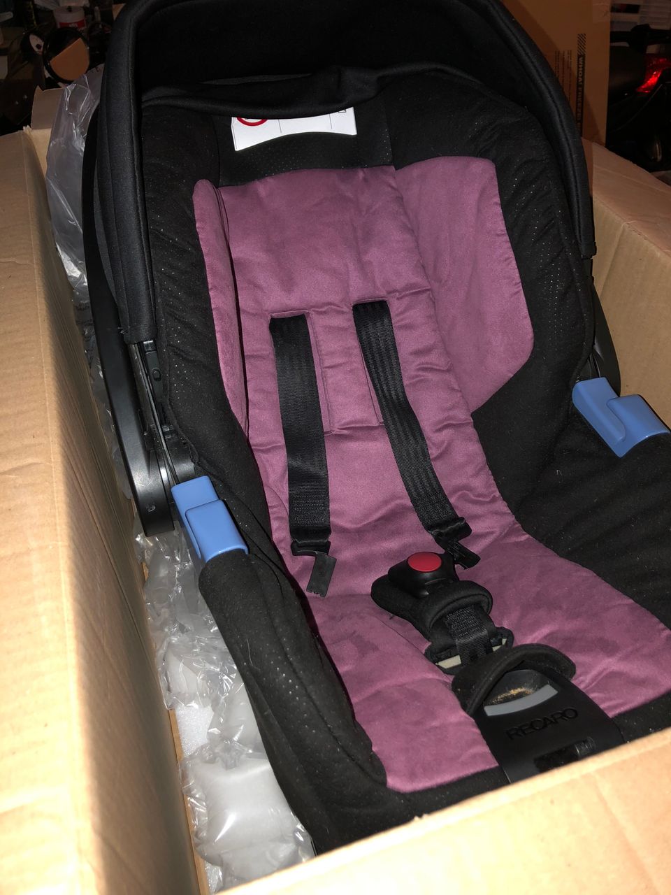 Recaro Privia istuin ja Recaro Fix telakka