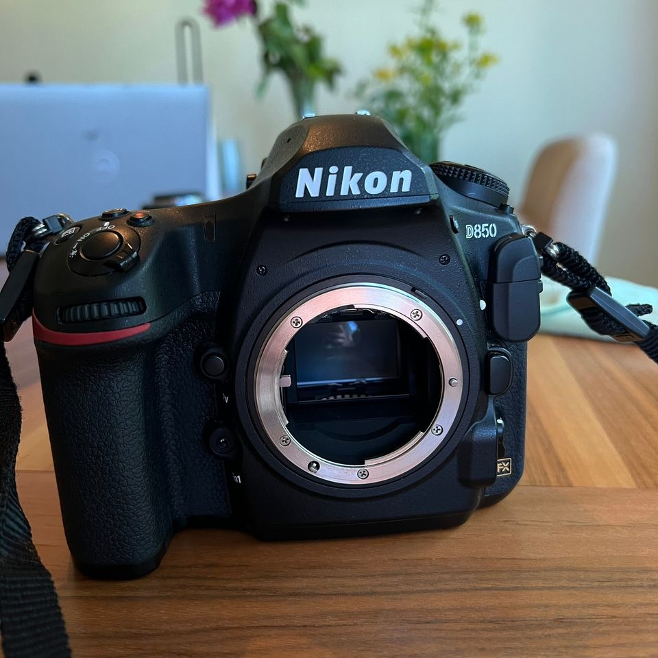 Nikon D850  full-frame DSLR. 45.7 Megapixel BSI CMOS sensor