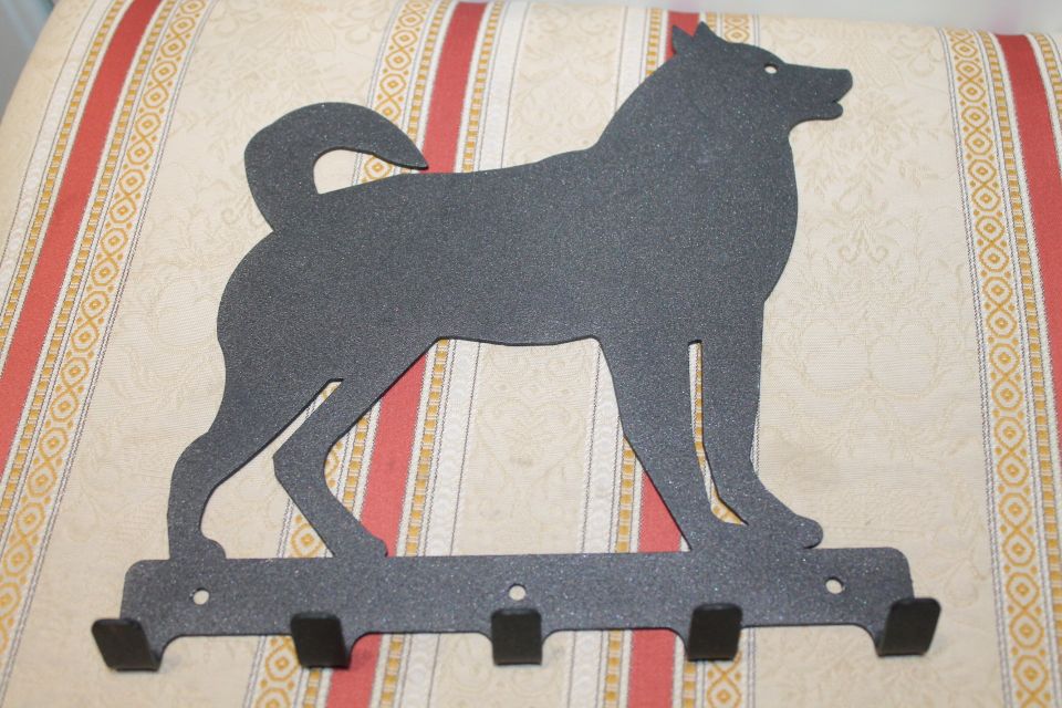 Hieno kunto Suomen pystykorva 22cm metallinen koira naulakko musta