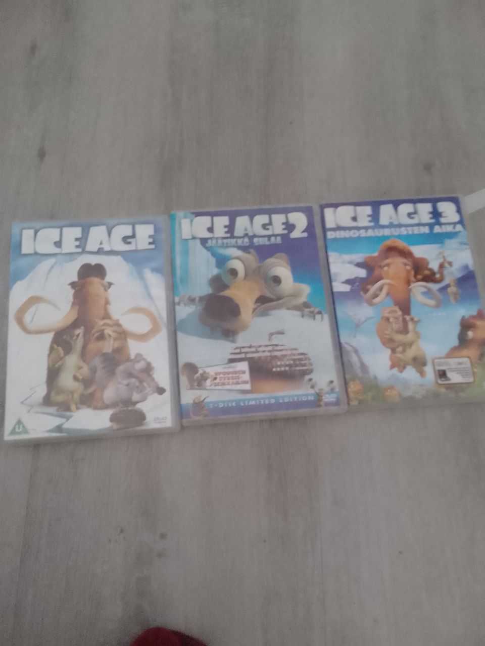 Ice- age 1, 2 ja 3 (2&3 sisältää bonuslevyn)