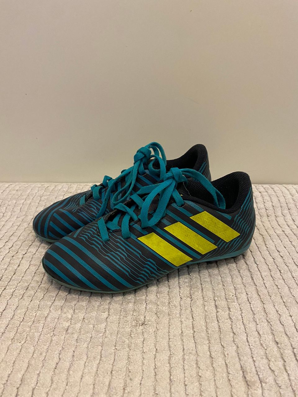 Koko 30 Adidas Nemeziz nappulakengät