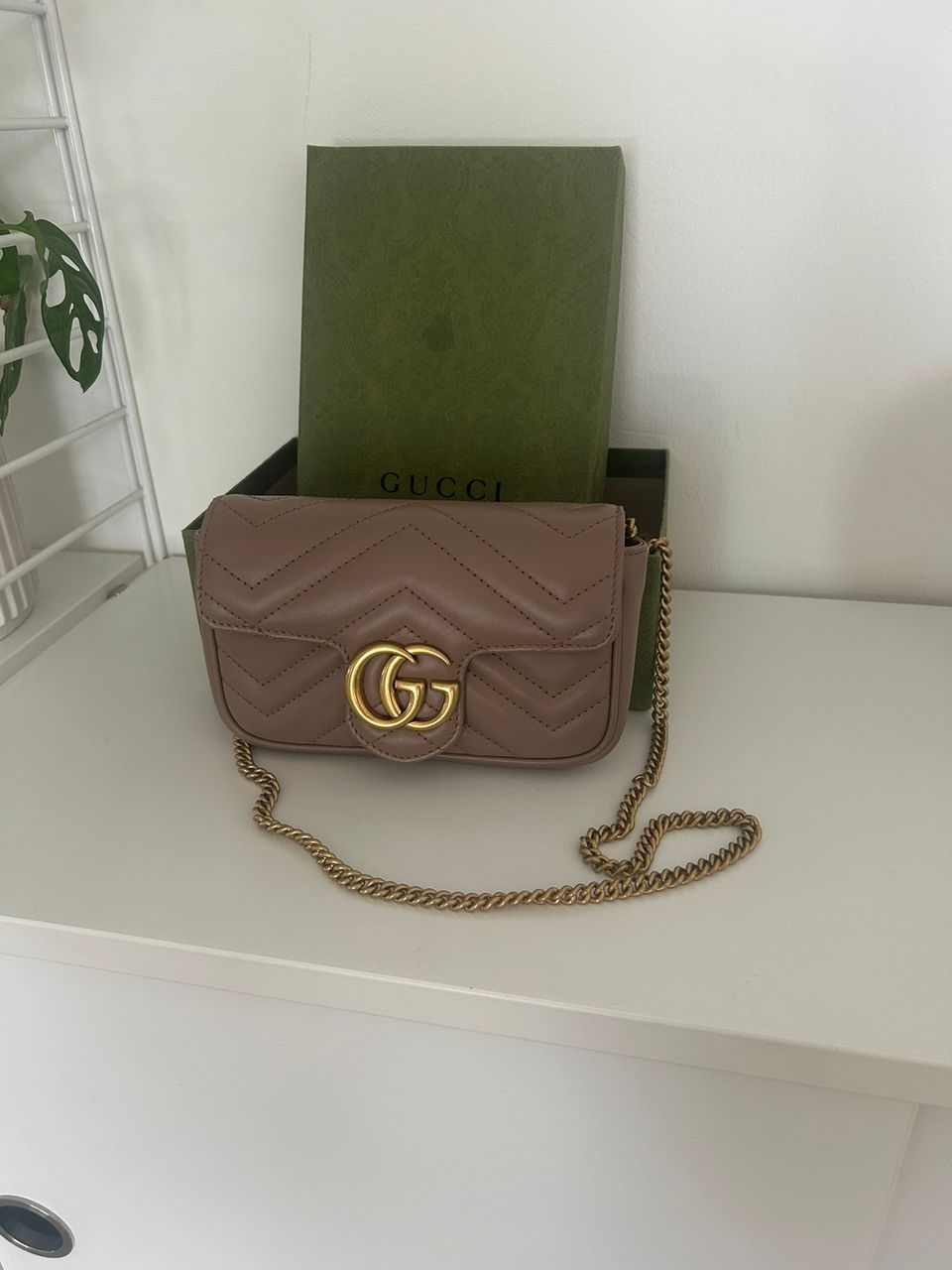 Gucci Marmont matelassé super mini bag