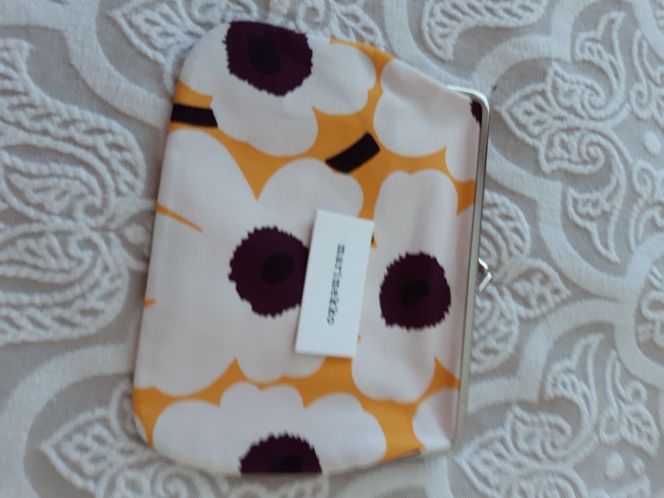 Marimekko Unikko  puolikas kukkaro