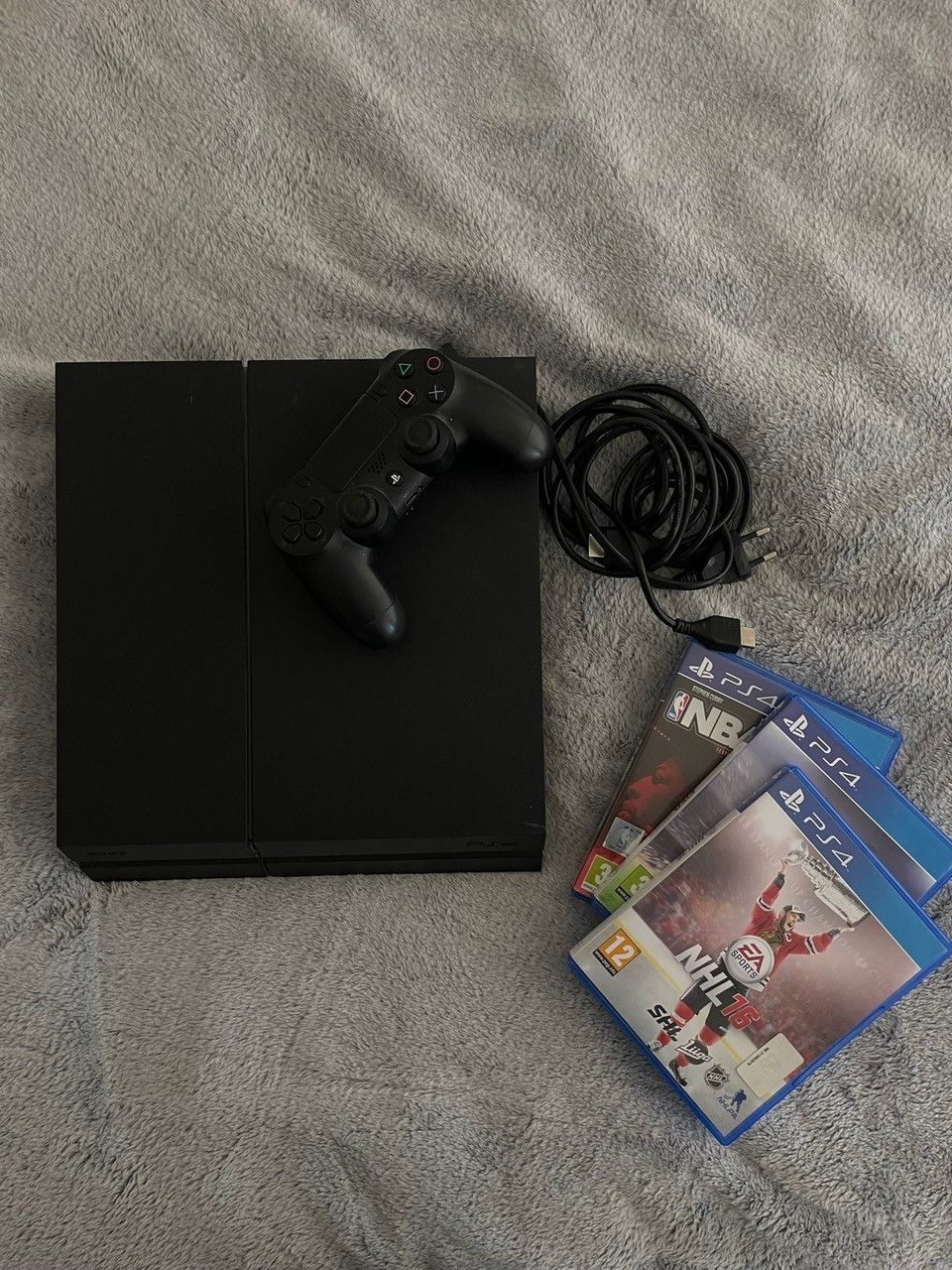 Playstation 4 + ohjain + 3 peliä