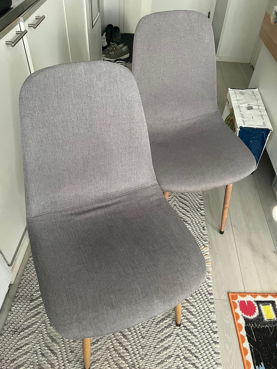 2kpl tuoleja