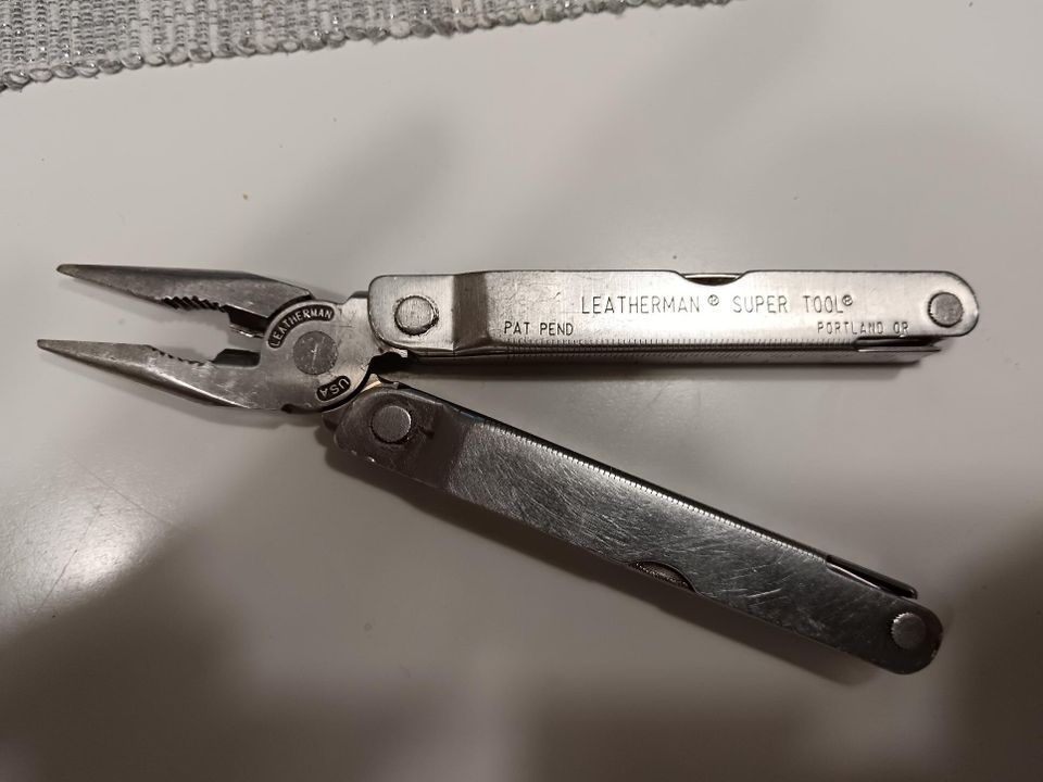 Leatherman super tool.