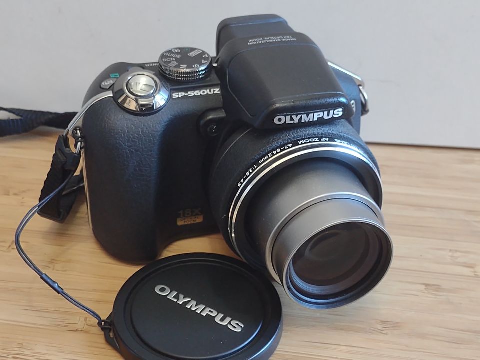 Olympus SP-560UZ digitaalinen kamera