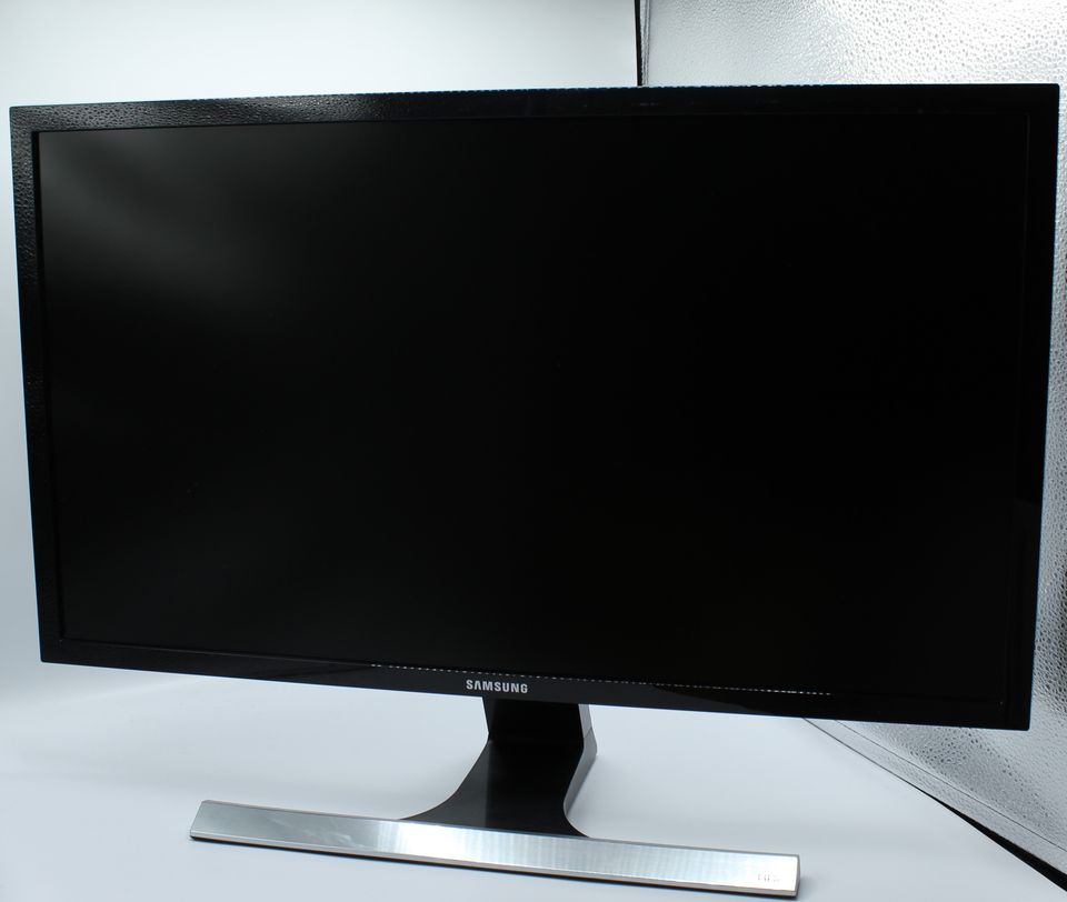 Samsung U28E570D 28″ 4K-näyttö, käytetty