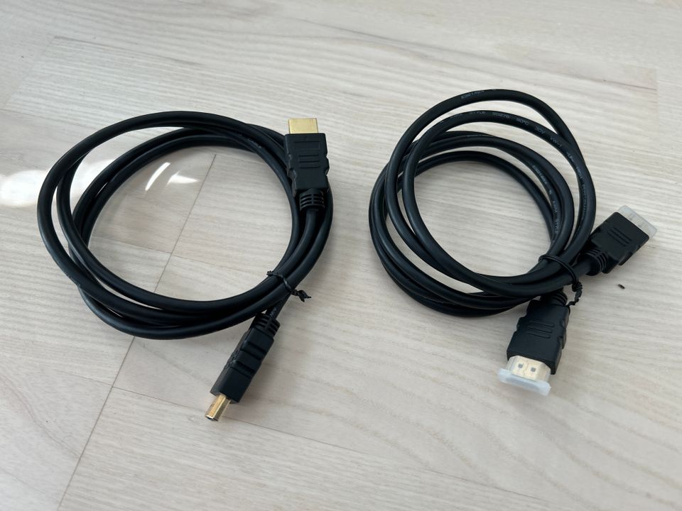 2kpl HDMI kaapeleita