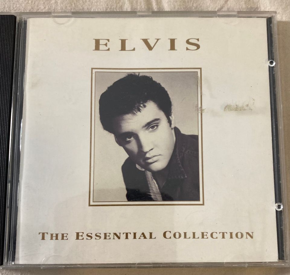 CD-levy Elvis: the essential collection