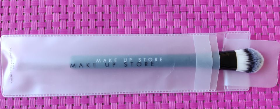 Make Up Store -meikkisivellin