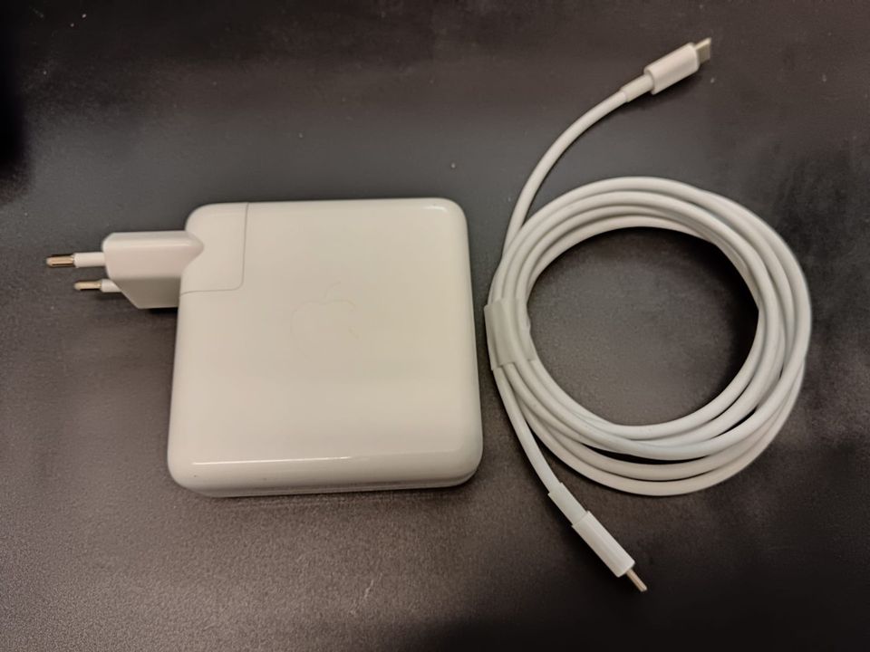 Alkuperäinen Apple 96W laturi ja USB-C kaapeli 2m