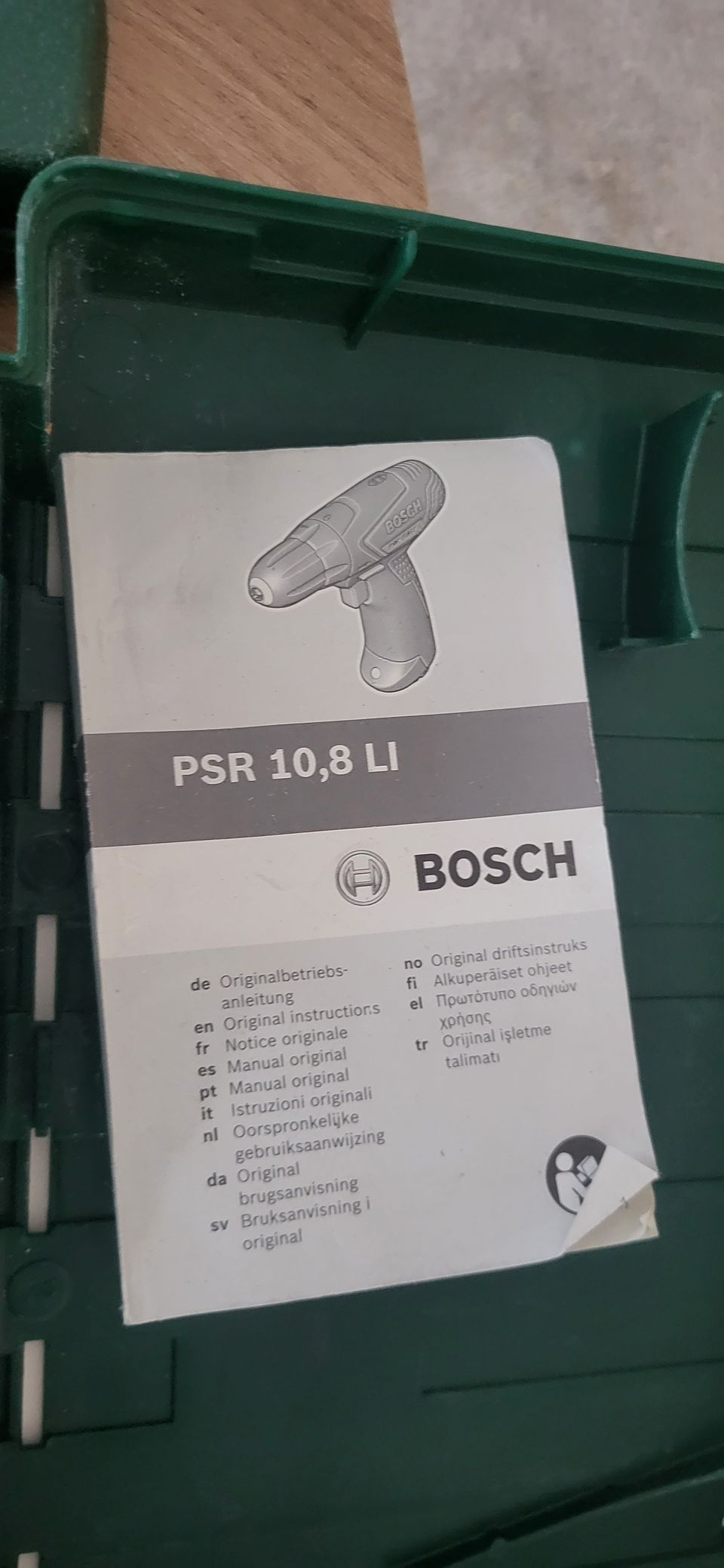 BOSCH PSR 10,8 LI + teräsetti & ekstrat