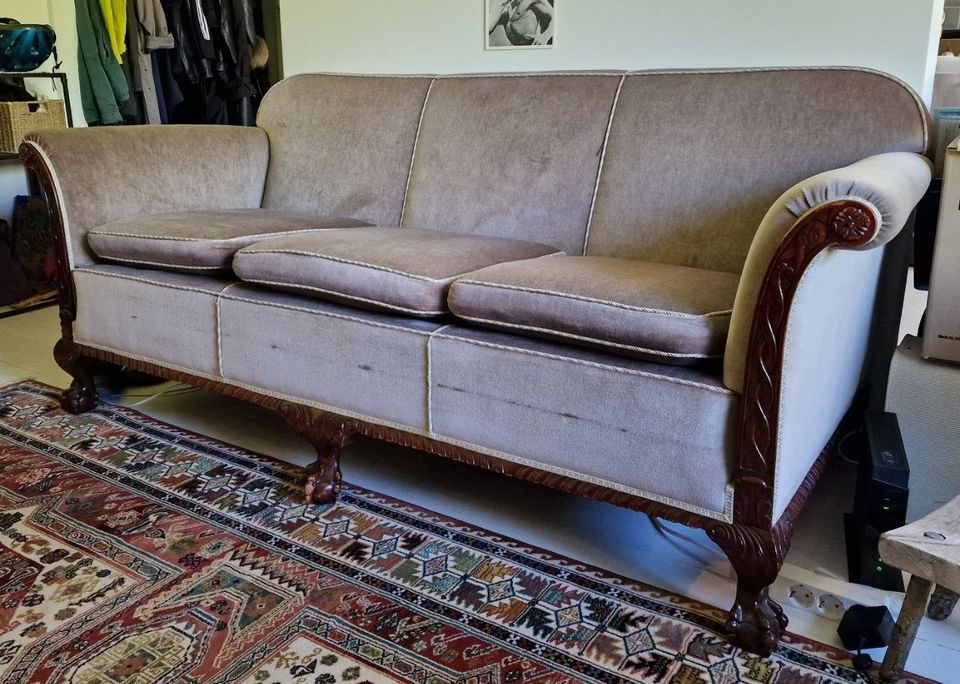 Vaalea sametti sohva 60-luvulta