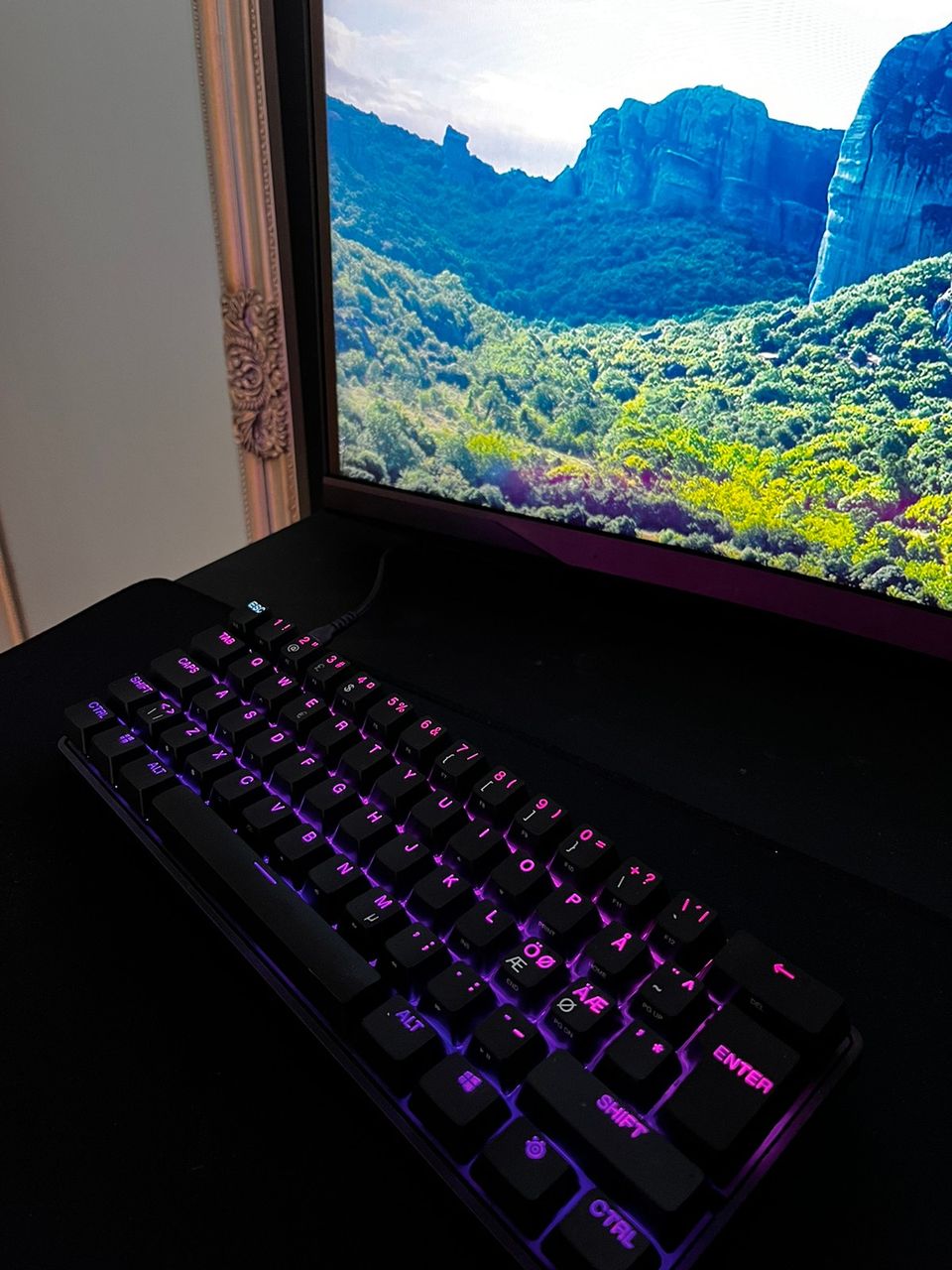 Myydään Steelseries Apex Pro Mini Pelinäppäimistö