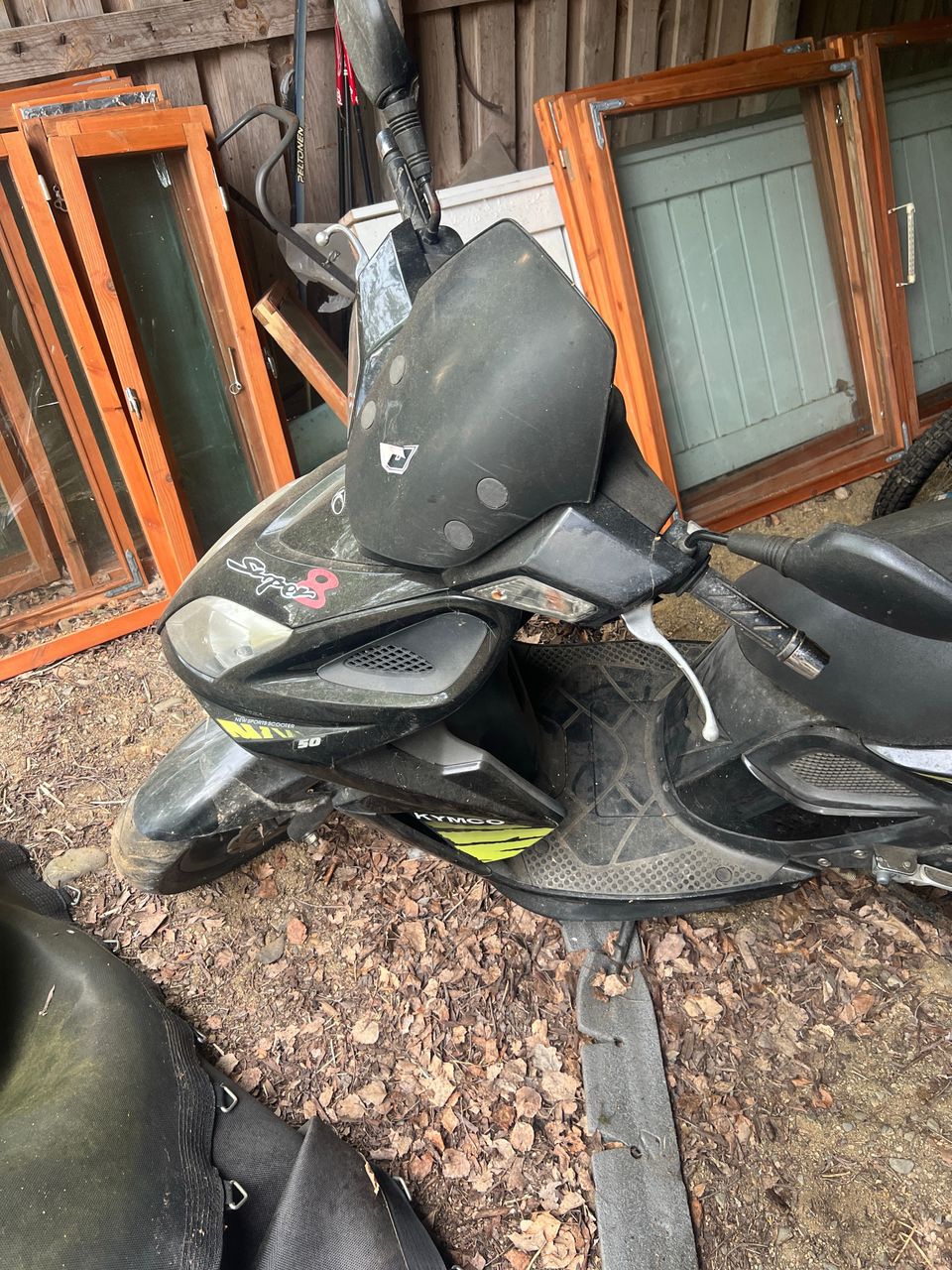 Muydään Kymco Super 8. Käy ja kukkuu.