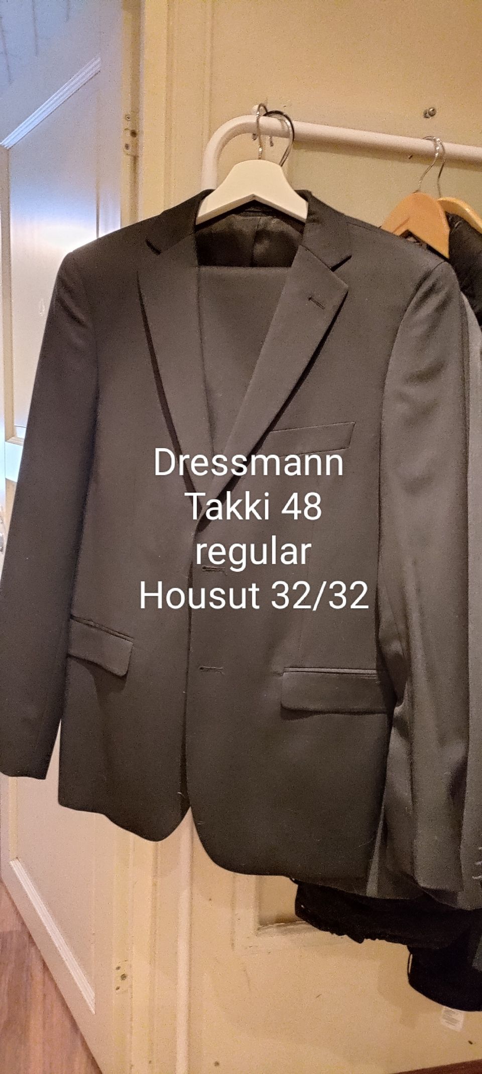 Laadukas Dressmann puku