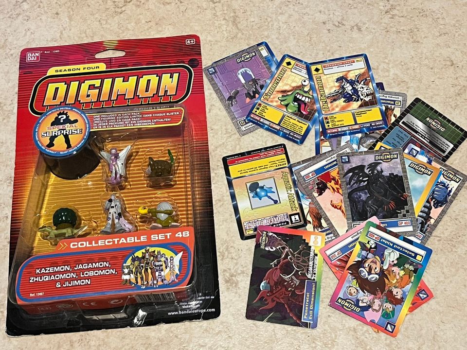 Digimon figuuripaketti ja kortteja