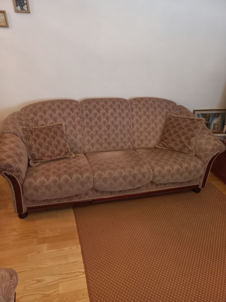 3-istuttava ja 2-istuttava sohva