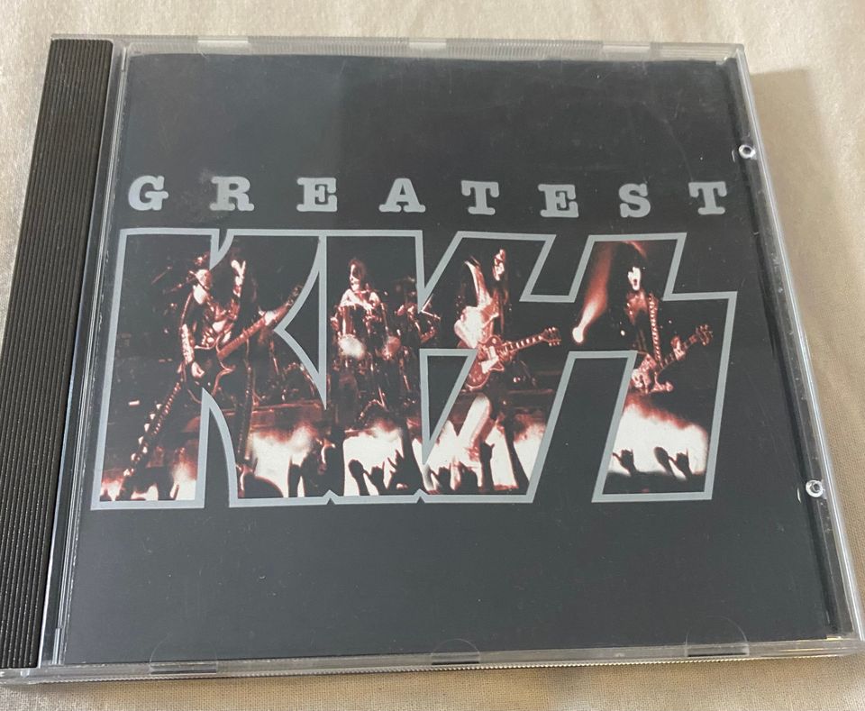 CD-levyt Kiss: Greatest hits & Revenge
