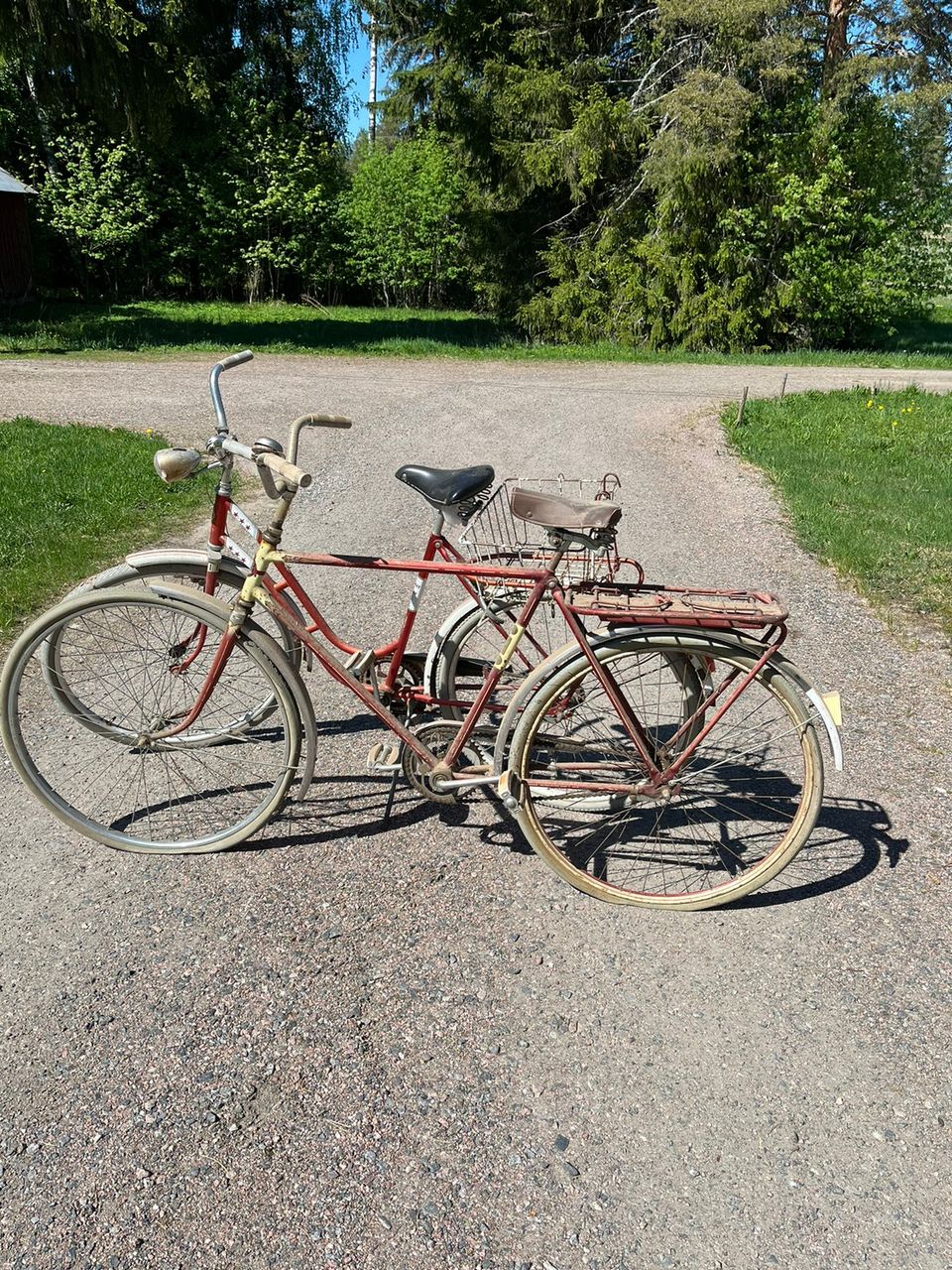 Kaksi polkupyörää