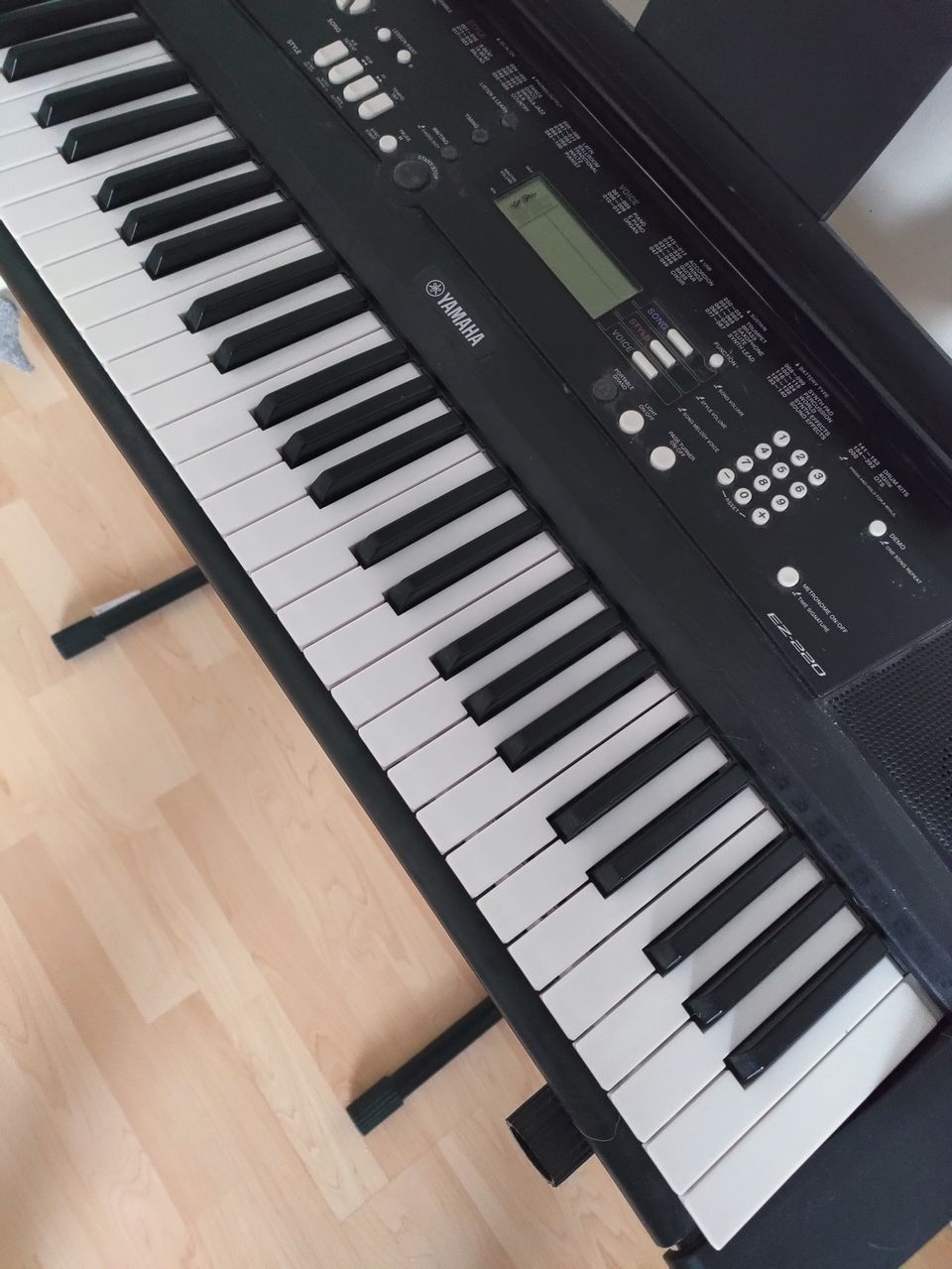 Yamaha EZ 220 -koskettimet