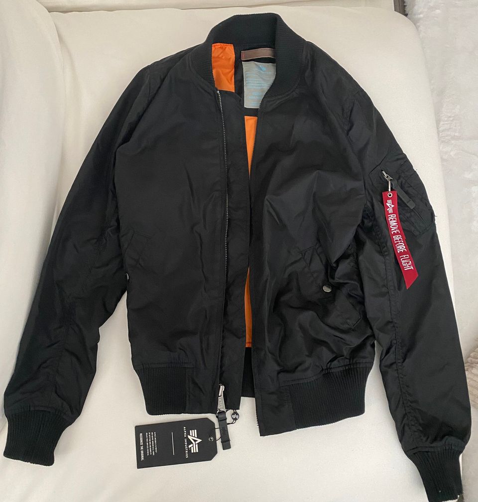 Käyttämätön Alpha Industries takki