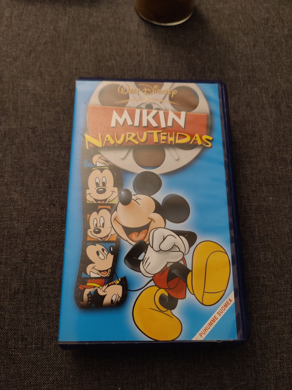 Mikin naurutehdas vhs kasetin kotelo