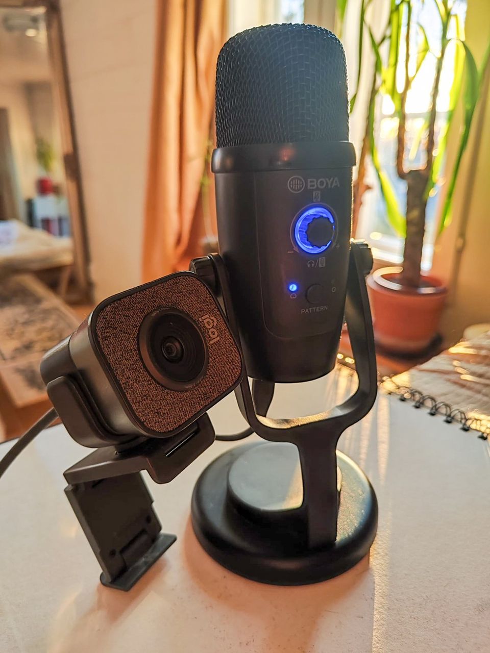 Webcamera ja usb-mikrofoni
