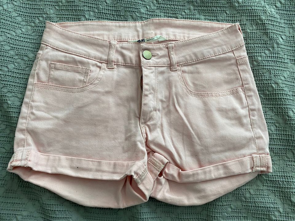 H&M tyttöjen shortsit 158