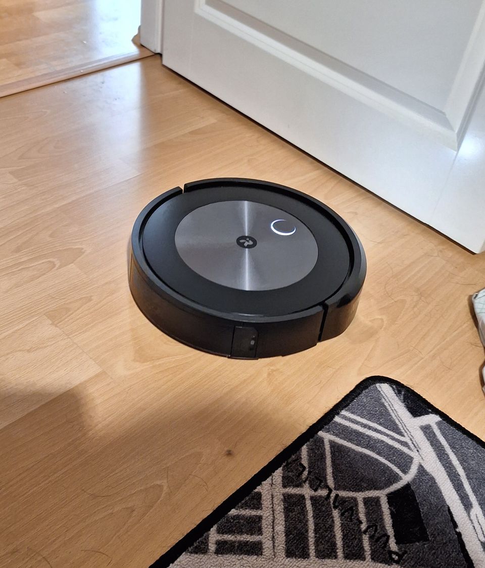 Roomba J7+ robotti-imuri
