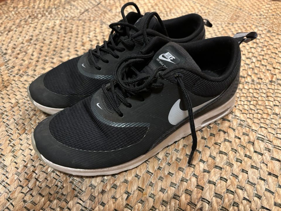 Nike Air Max Thea, mustat 38,5