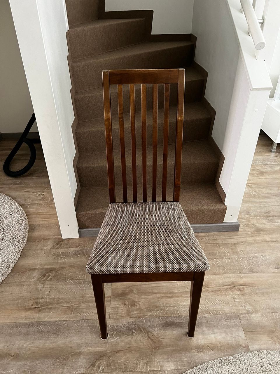 Ruokailuryhmän tuoli, ostettu 2012, hyväkuntoinen