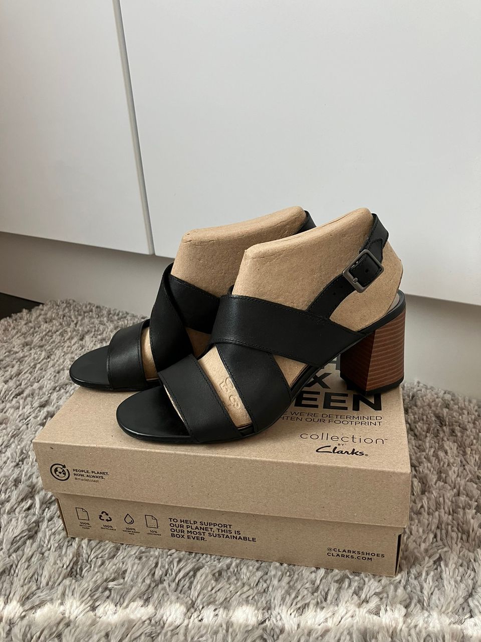 Clarks uudet sandaalit koko 40