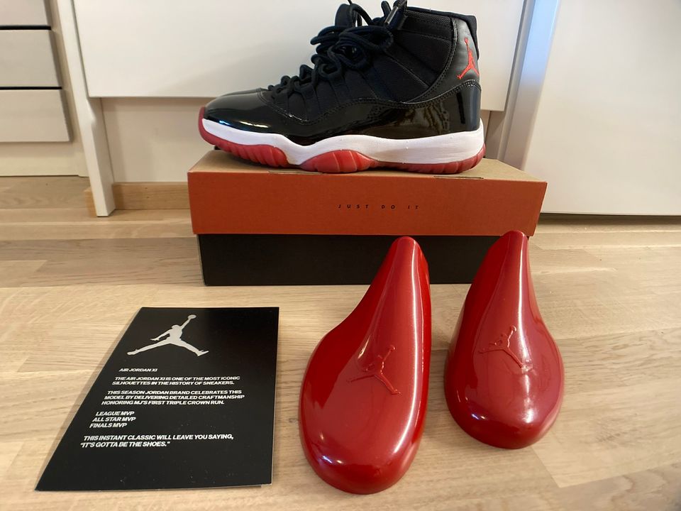 Jordan 11 Retro Playoffs Bred (2019)