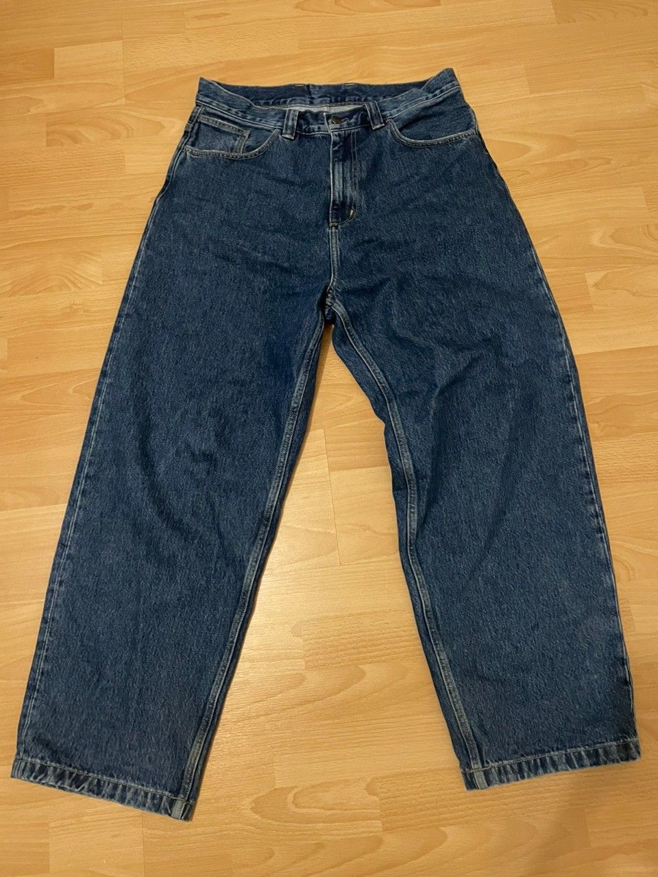Carhartt laadukkaat ja trendikkäät baggy jeans