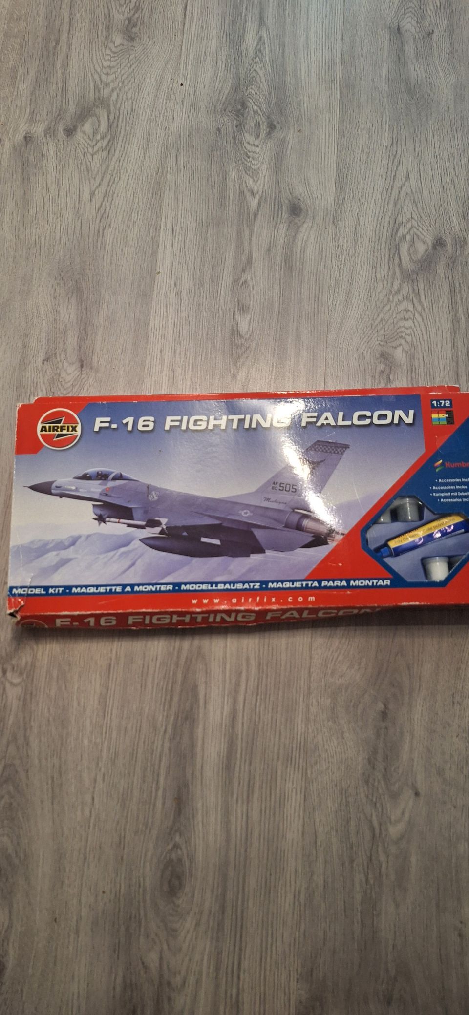 F-16 pienoismalli