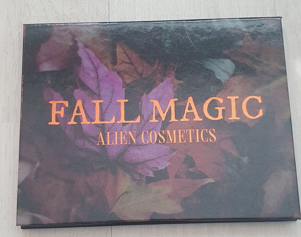 Alien cosmetics Fall magic luomiväripaletti