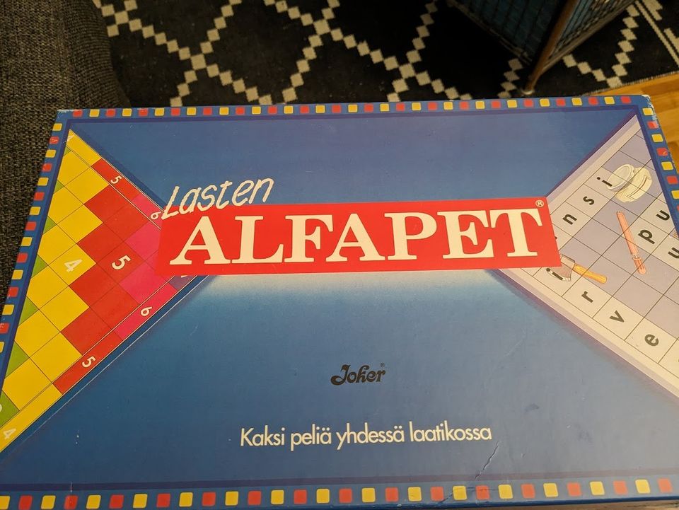 Lasten Alfapet kaksi peliä yhdessä laatikossa