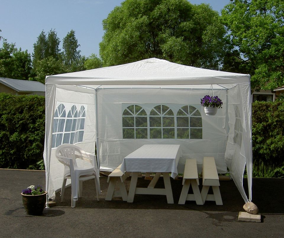 Juhla teltan omatekoiset pöytä ja penkit pituus 2.6m lev. 77cm
