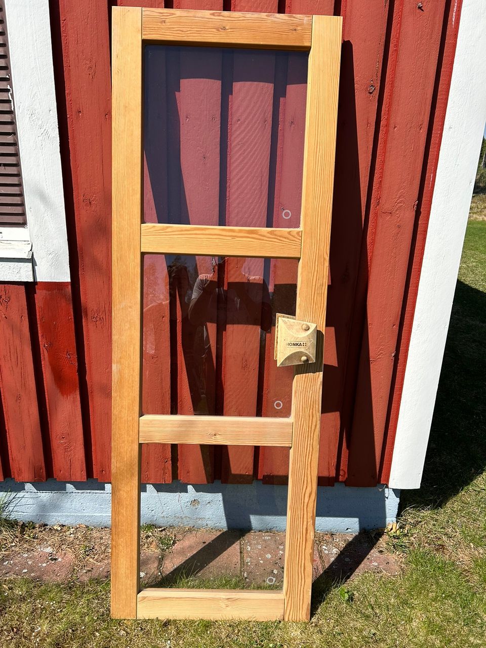Myydään kaksi saunan ovea yhteishintaan 70€
