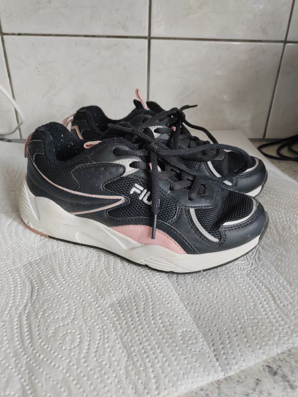 Fila kengät 33