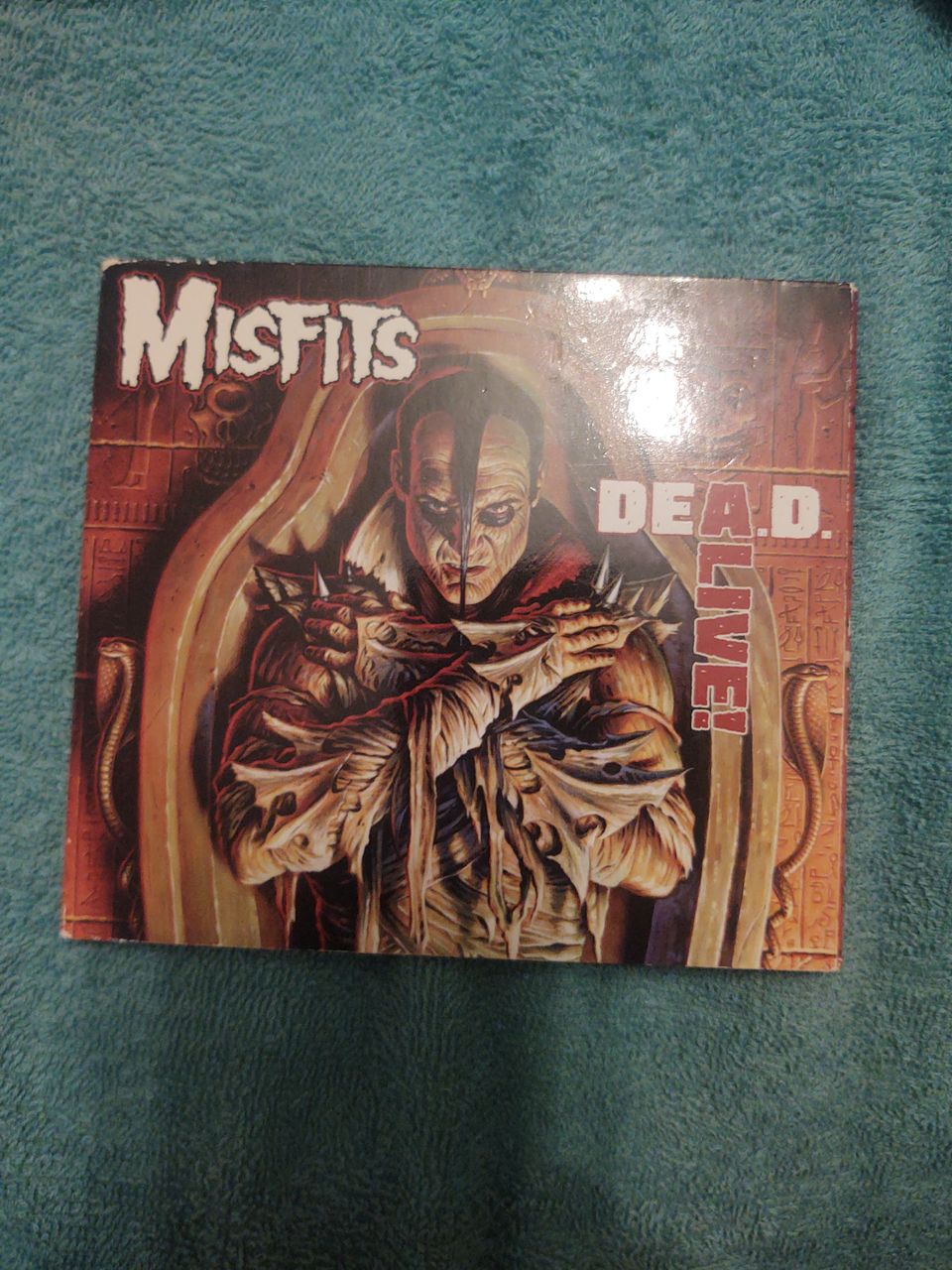 Misfits:Dea.d live