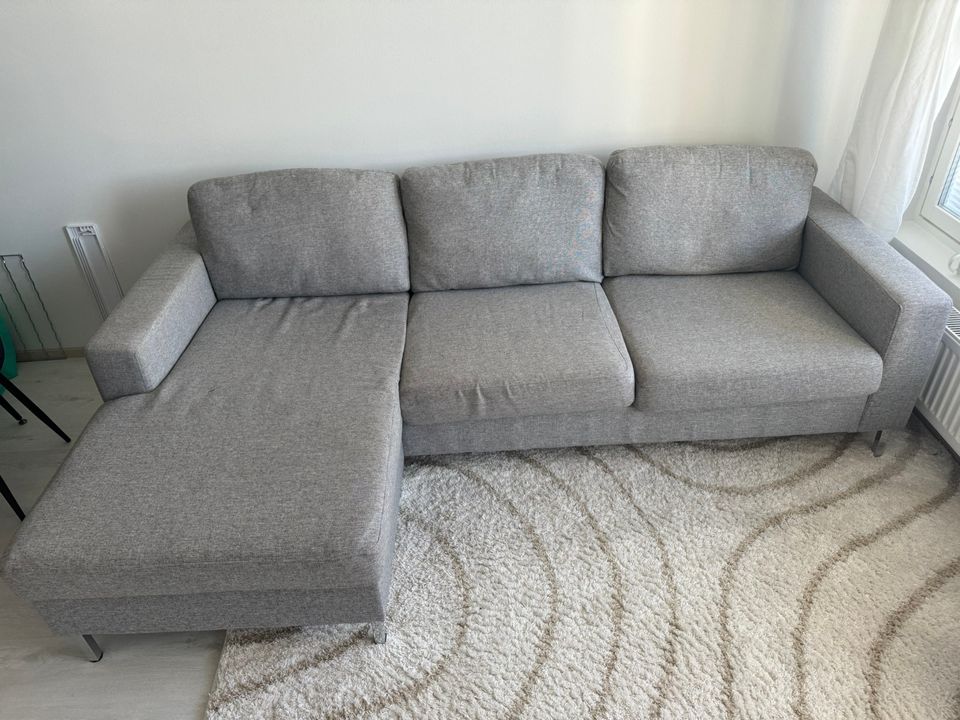 Myydään sohva