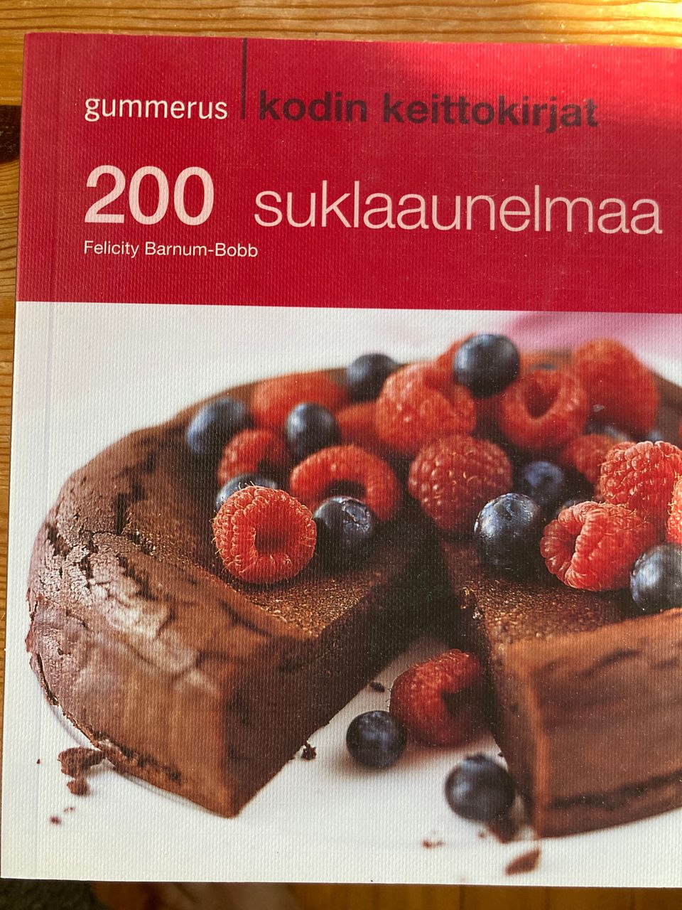Keittokirja 200 suklaaunelmaa