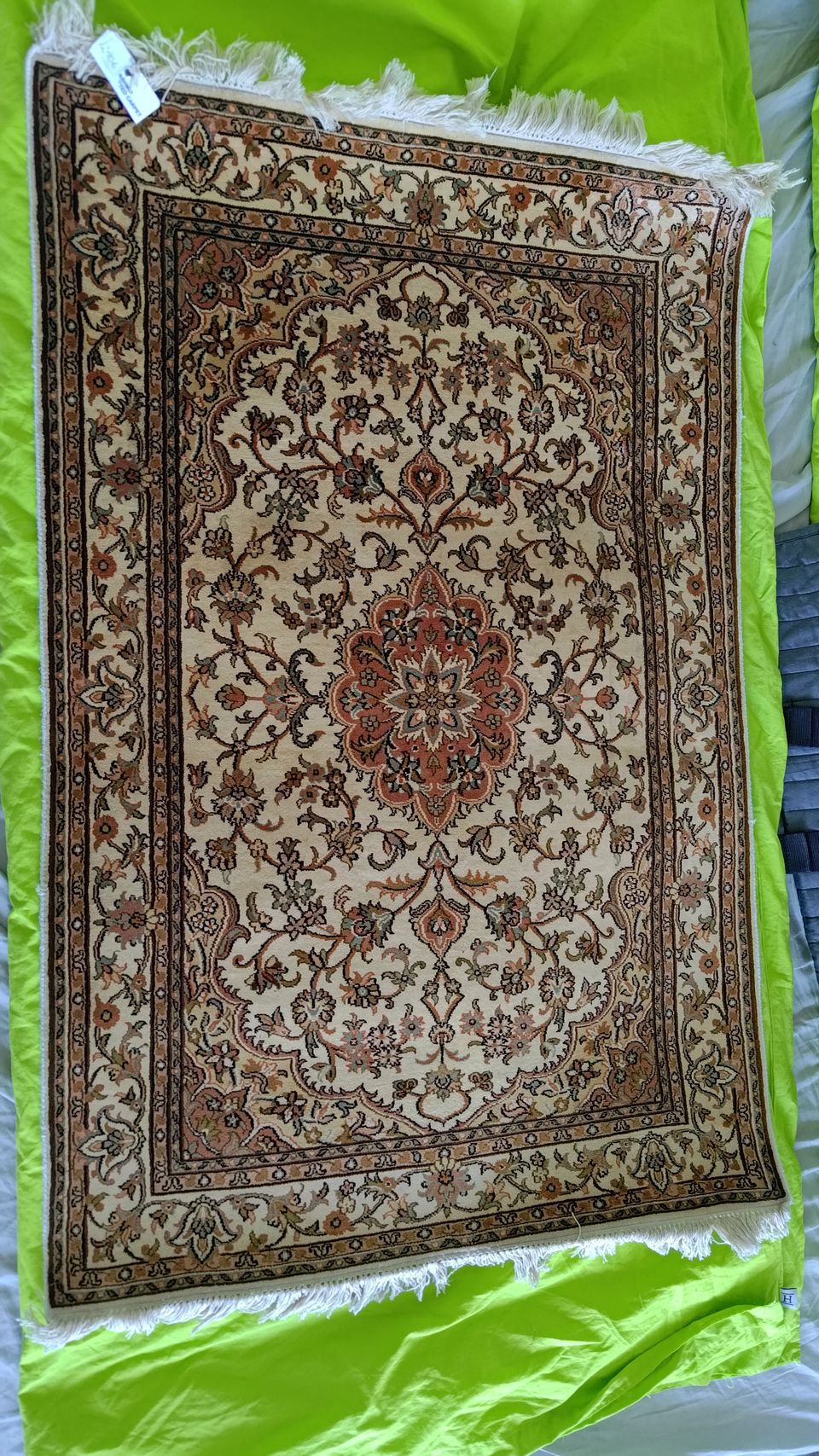 Käsin punottu kashmir matto 94cm x 64cm