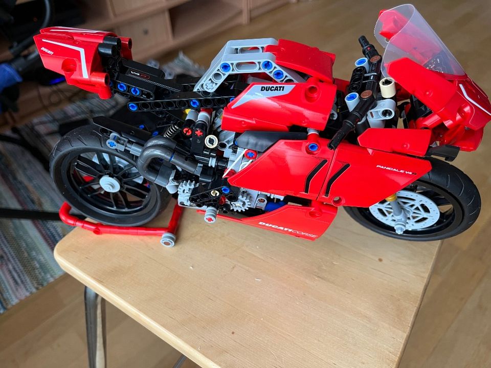 Lego 42107 Ducati Panigale V4 R