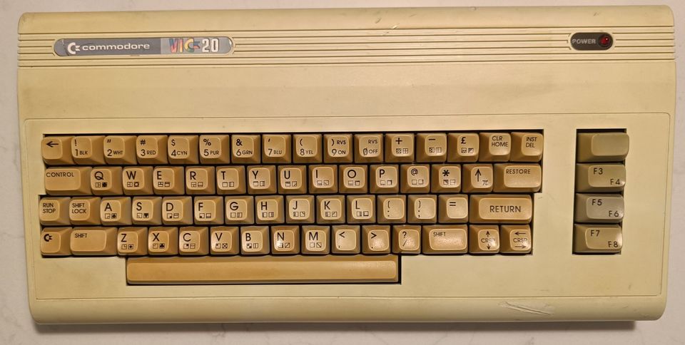 Commodore 64, VIC 20, levyasema 1541 ja kasettiasema